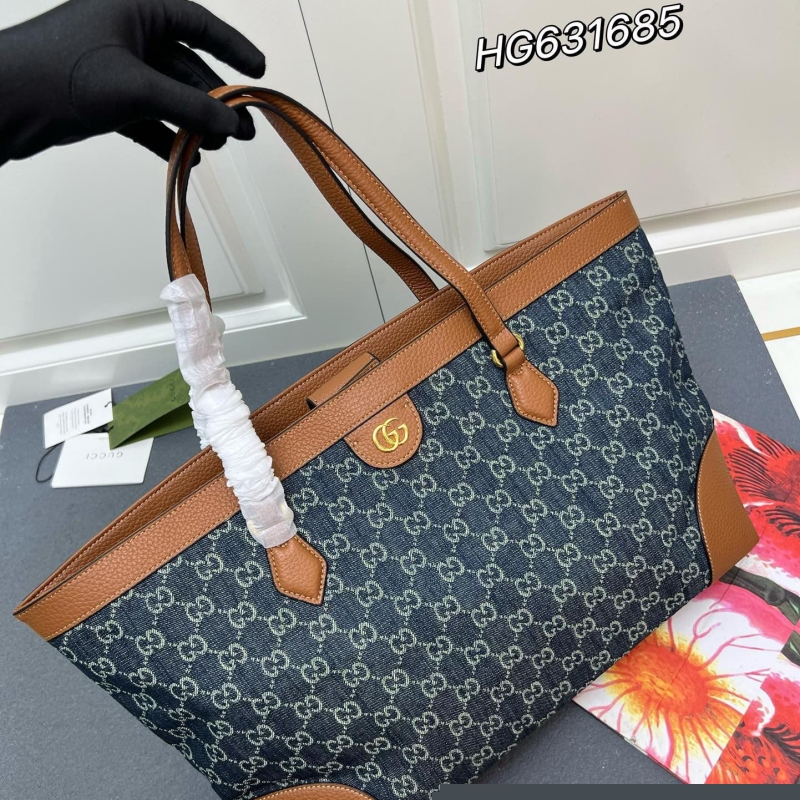 G*u*i shopping bags
